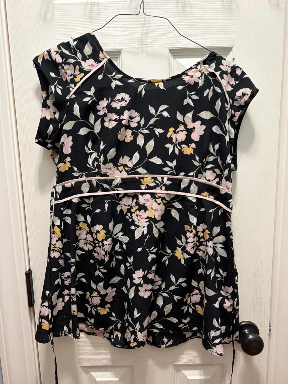Motherhood Maternity Blouse Floral Print Pink Piping Short Sleeve Womens Medium